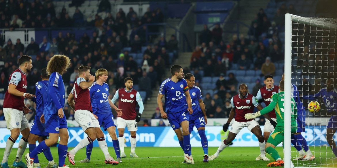 Lopetegui must unleash "old fashioned" West Ham ace for 1st PL start