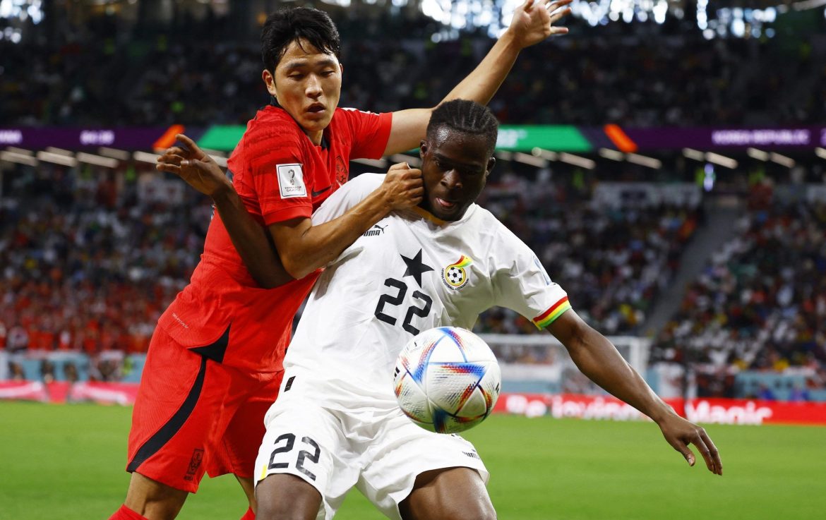 Everton make offer for Kamaldeen Sulemana