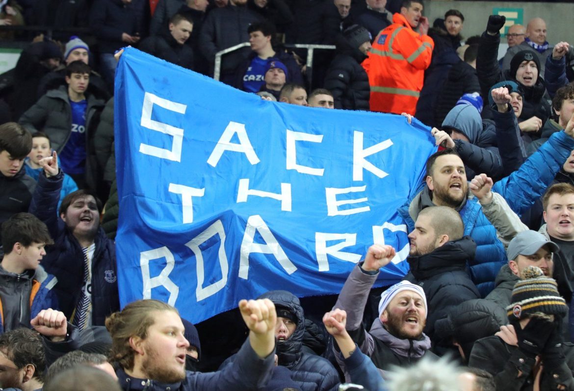 Everton fans stunned by further staff exits